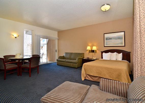 Quality Inn & Suites Oceanview Dana Point Room photo